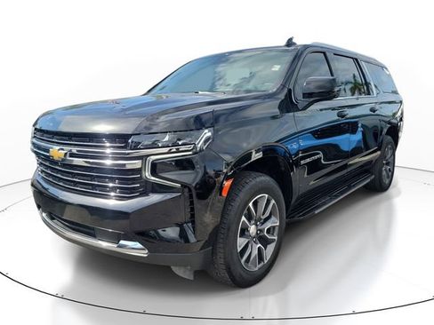 Used 2024 Chevrolet Suburban LT w/ LT Signature Package RWD image 3
