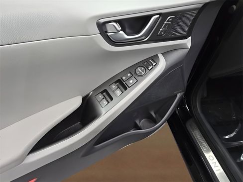 Used 2020 Hyundai Ioniq Limited image 13