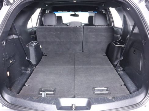Used 2018 Ford Explorer XLT w/ Equipment Group 201A AWD/4WD image 36