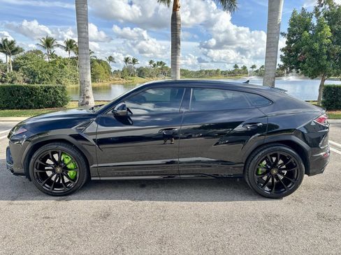 Used 2021 Lamborghini Urus image 10