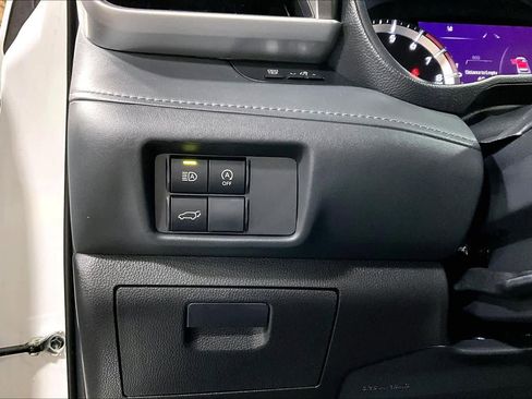 Used 2023 Toyota Highlander LE FWD image 35