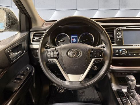 Used 2018 Toyota Highlander XLE w/ Protection Package #3 AWD/4WD image 13