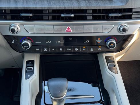 Used 2024 Kia Telluride EX w/ EX Captain's Chair Package image 15