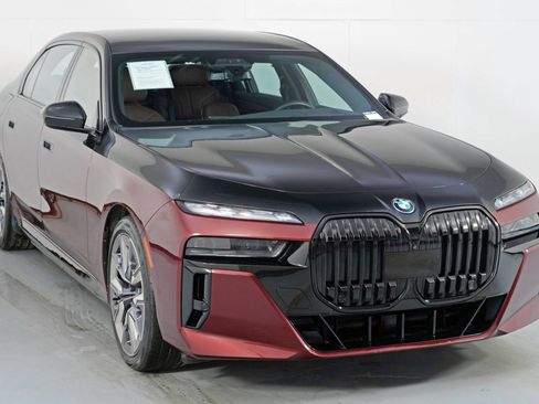 Used 2024 BMW i7 xDrive60 image 68
