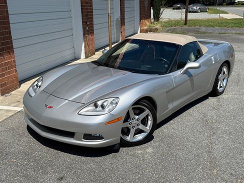 Used 2005 Chevrolet Corvette Convertible w/ Preferred Equipment Group RWD image 3