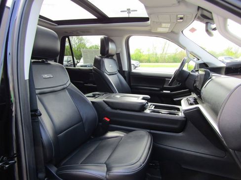 Used 2025 Ford Expedition Max Platinum AWD/4WD image 17
