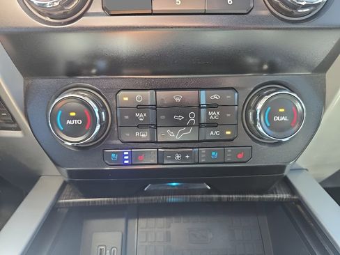 Used 2021 Ford F250 Lariat w/ Lariat Ultimate Package AWD/4WD image 27