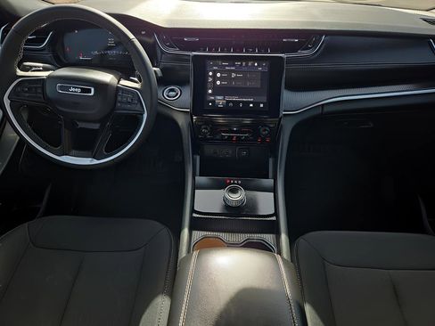 Used 2024 Jeep Grand Cherokee Laredo X image 12