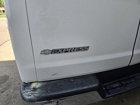 Used 2019 Chevrolet Express 2500 w/ Driver Convenience Package RWD image 20