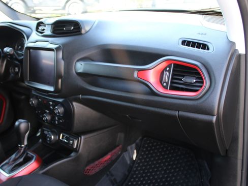 Used 2022 Jeep Renegade Trailhawk AWD/4WD image 20