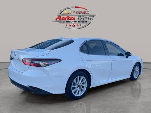 Used 2022 Toyota Camry LE image 5