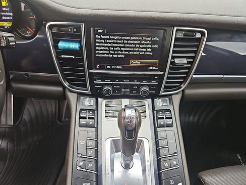 Used 2015 Porsche Panamera image 18