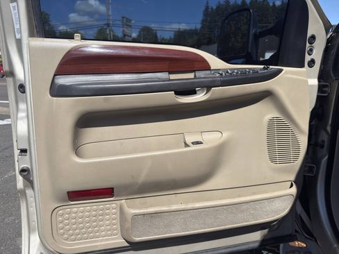 Used 2005 Ford Excursion Limited AWD/4WD image 17