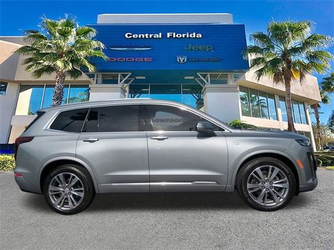 Used 2025 Cadillac XT6 Premium Luxury w/ Technology Package image 4