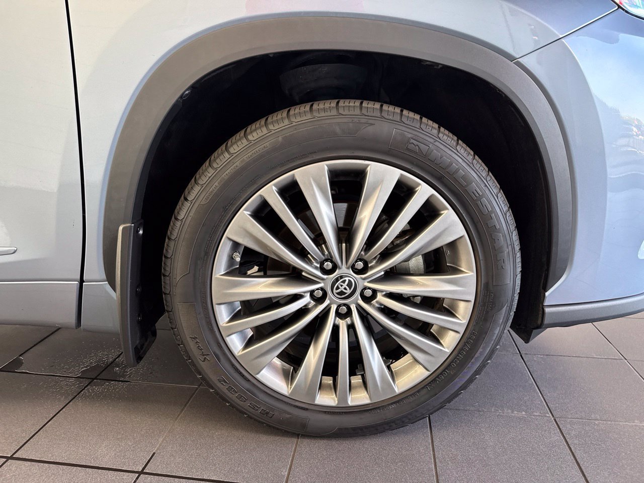 Certified 2021 Toyota Highlander Platinum AWD/4WD image 58