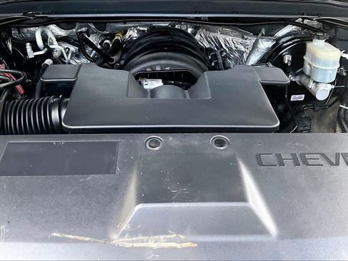 Used 2018 Chevrolet Suburban Premier AWD/4WD image 29