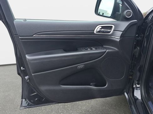 Used 2022 Jeep Grand Cherokee Limited image 29