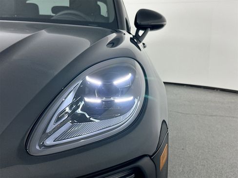 New 2026 Porsche Macan image 11