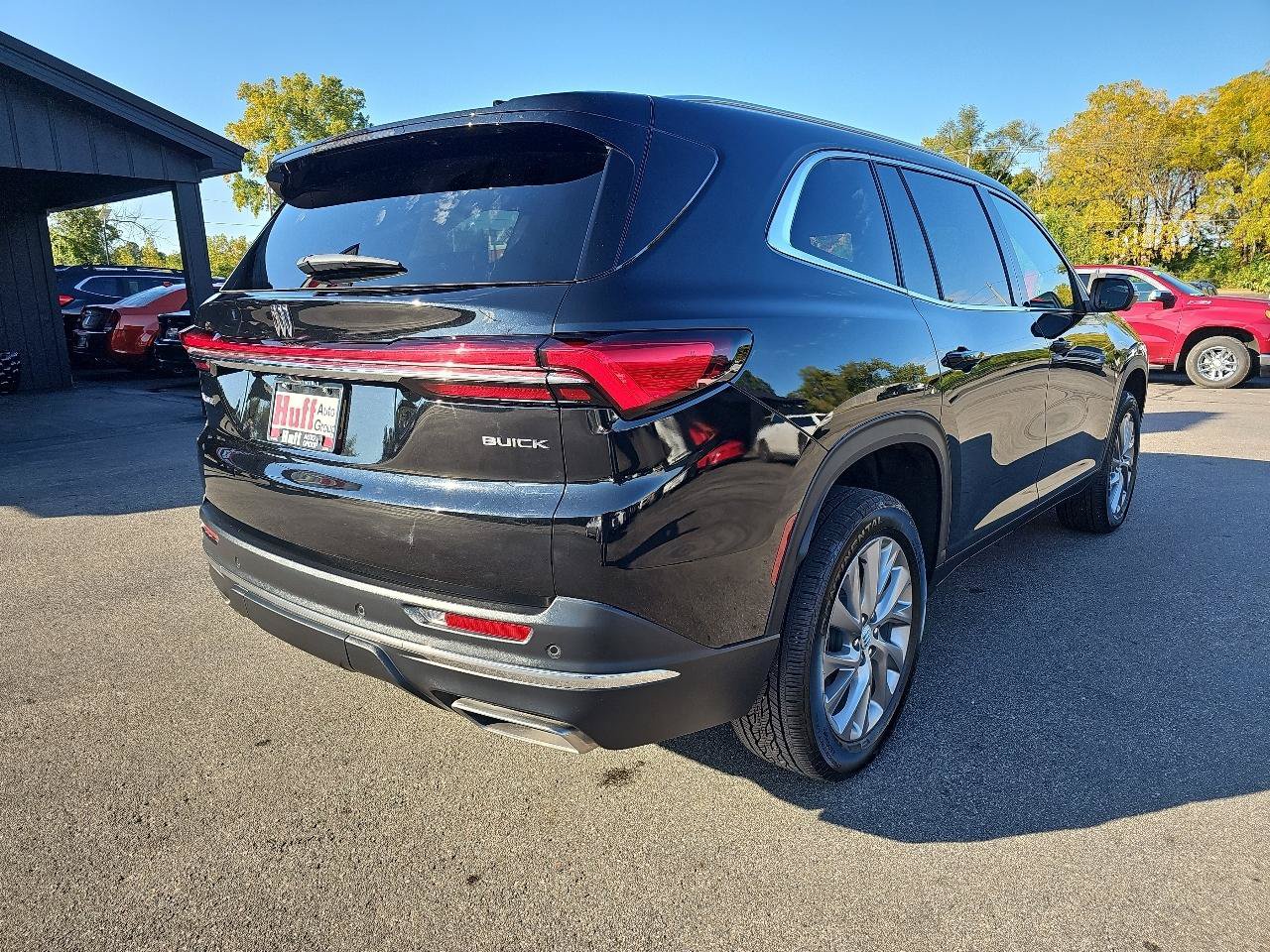 Used 2025 Buick Enclave Preferred FWD image 3
