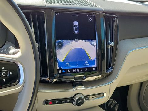 Used 2023 Volvo XC60 B5 Plus image 30