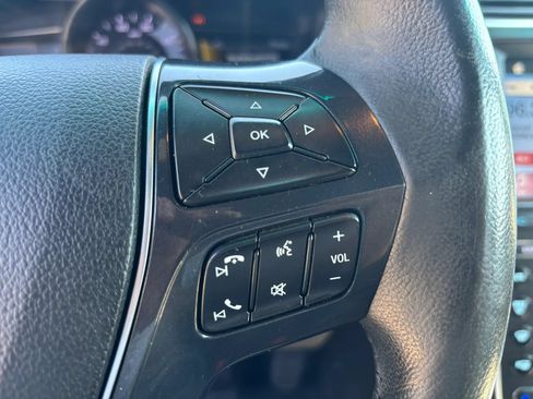Used 2018 Ford Explorer Limited w/ Equipment Group 301A FWD image 11