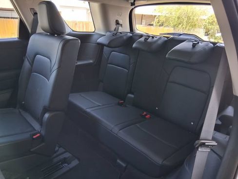 Used 2025 Nissan Pathfinder SL FWD image 22