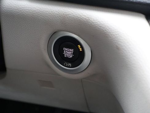 Used 2017 Chrysler Pacifica Touring-L Plus w/ Tire & Wheel Group image 27