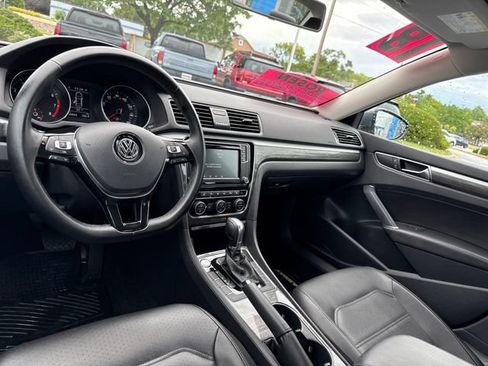 Used 2018 Volkswagen Passat 2.0T SE FWD image 24