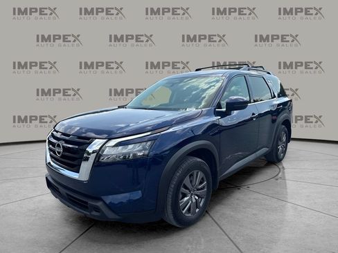 Used 2025 Nissan Pathfinder SV FWD image 1