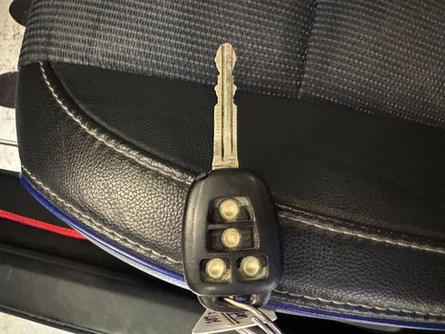 Used 2017 Toyota Corolla SE w/ Carpet Mat Package (TMS) FWD image 17