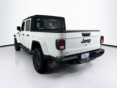 Used 2024 Jeep Gladiator Sport AWD/4WD image 7