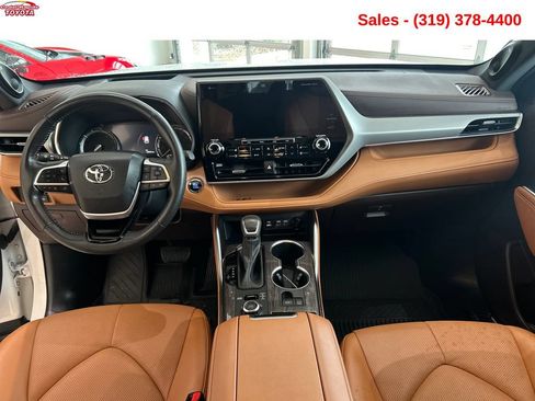 Used 2022 Toyota Highlander Platinum AWD/4WD image 13