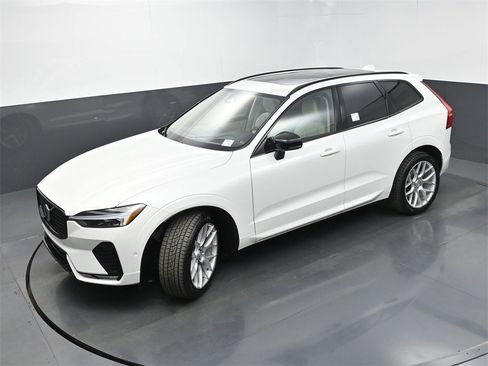 Used 2025 Volvo XC60 B5 Ultra w/ Protection Package Premier image 31