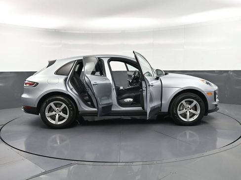 Certified 2020 Porsche Macan AWD/4WD image 34