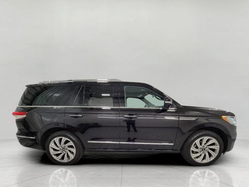 Used 2023 Lincoln Navigator Reserve AWD/4WD image 12