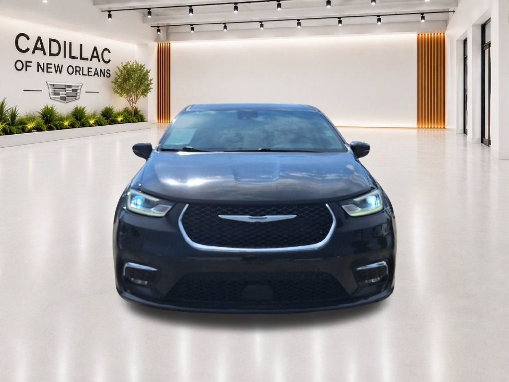 Used 2024 Chrysler Pacifica Touring-L FWD image 9