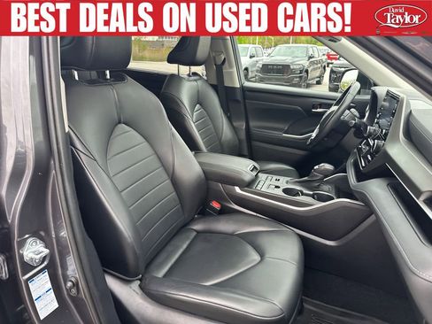 Used 2021 Toyota Highlander XLE AWD/4WD image 35