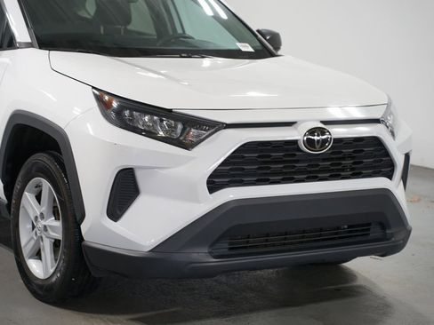 Used 2021 Toyota RAV4 LE image 4