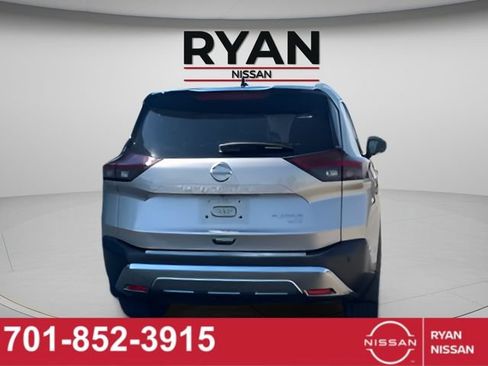 Used 2021 Nissan Rogue Platinum AWD/4WD image 3