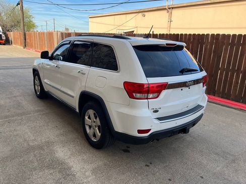 Used 2013 Jeep Grand Cherokee Overland w/ Advance Technology Group AWD/4WD image 4