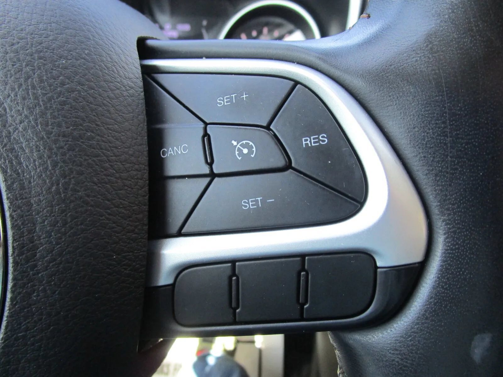 Used 2018 Jeep Compass Latitude AWD/4WD image 21