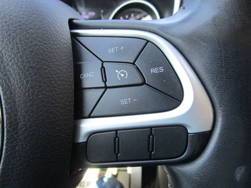 Used 2018 Jeep Compass Latitude AWD/4WD image 21