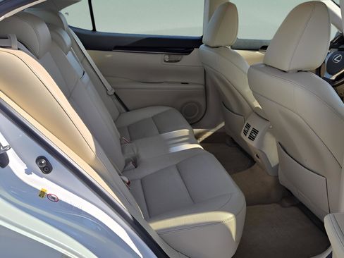 Used 2013 Lexus ES 350 w/ Luxury Pkg image 12