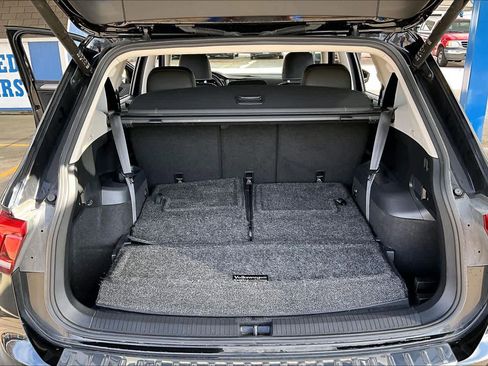 Used 2022 Volkswagen Tiguan SE image 33