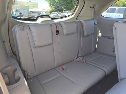 Used 2019 Toyota Highlander XLE w/ Carpet Mat Package (TMS) AWD/4WD image 13