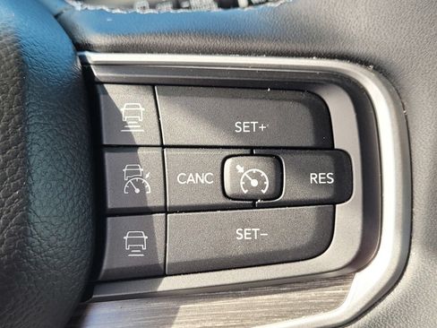 Used 2023 Jeep Wagoneer Series III w/ Preferred Equipment Group AWD/4WD image 22