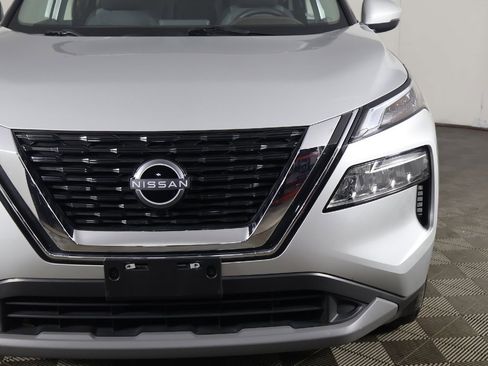 Used 2023 Nissan Rogue SV image 12