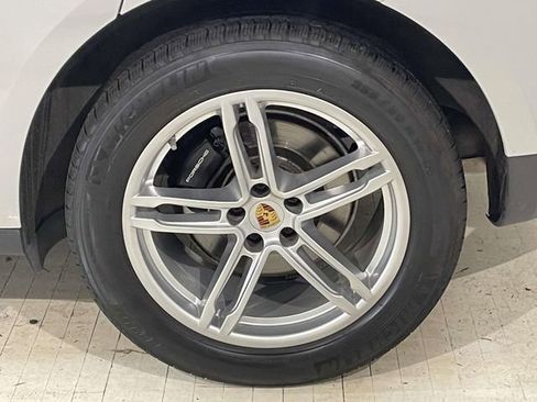Certified 2020 Porsche Macan AWD/4WD image 12