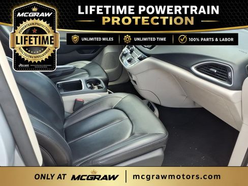 Used 2023 Chrysler Pacifica Touring-L FWD image 12