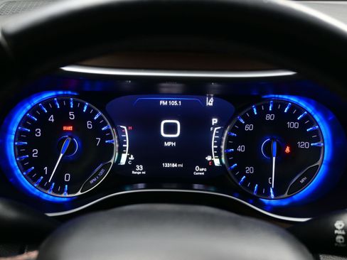 Used 2018 Chrysler Pacifica Touring-L Plus w/ Advanced Safetytec Group FWD image 25